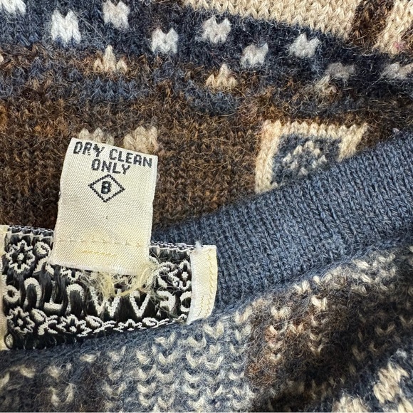 Vintage Putumayo Wool Brown Blue Patterned Cardigan with Red Flowers Fair Isle - Picture 9 of 9